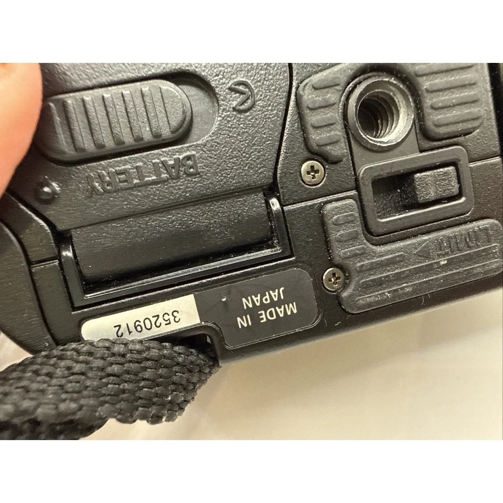 Nikon Coolpix 4500 4.0 MP 1.5